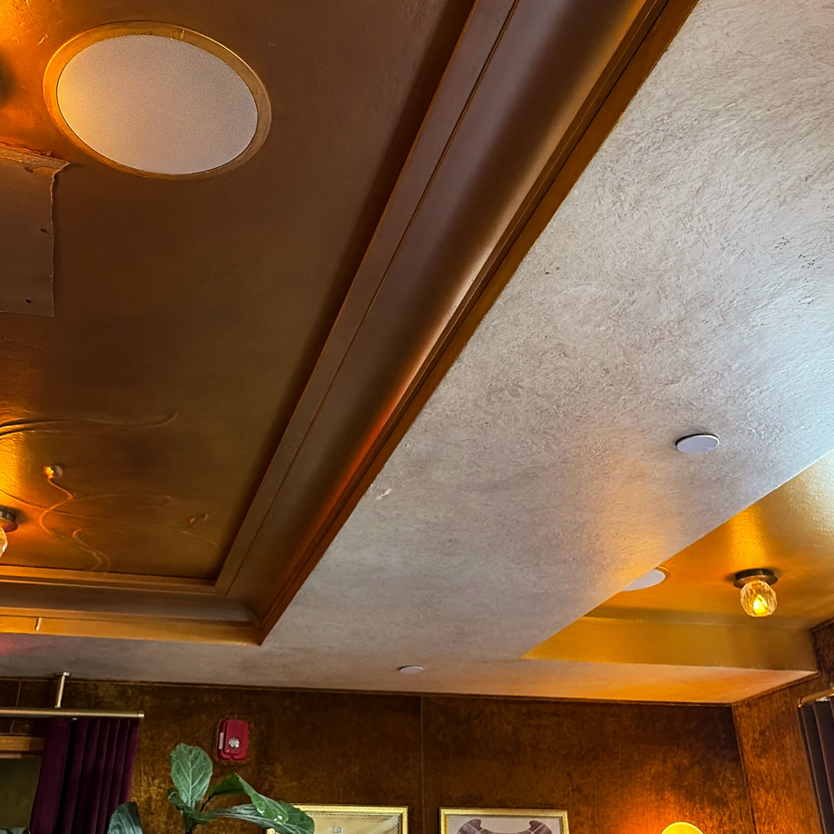 Installed Miami 2-Way Molding for Indirect Lighting creating concealed ceiling illumination in a richly finished interior.